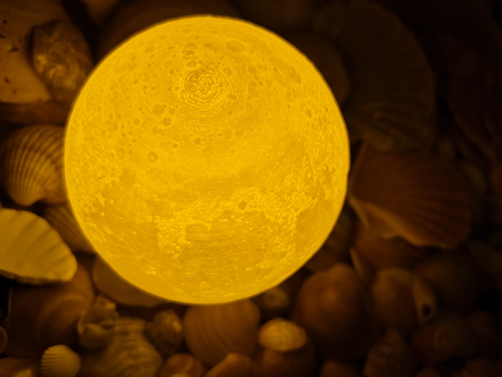3d druck mondlandschaft mit licht.jpg